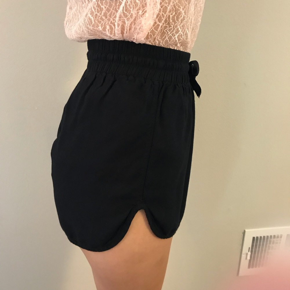 🌚light weight black short with tie